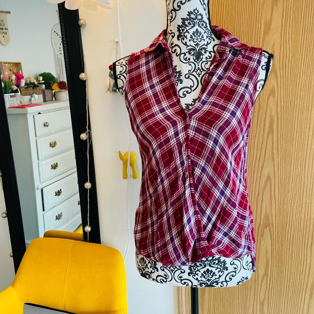 Rock & Republic Women’s Maroon v-neck plaid faux wrap sleeveless top XS